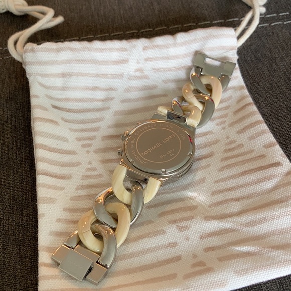 Michael Kors Watch - Picture 4 of 5